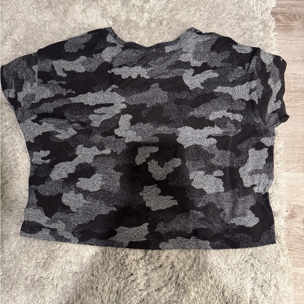 Lululemon crop top